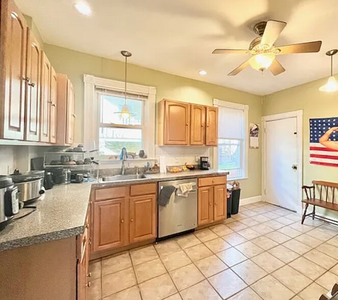 Building Photo - 83 Wensley St