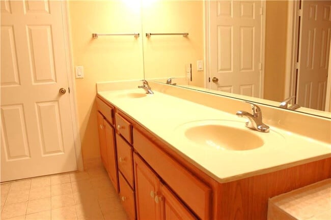 Building Photo - 10670 Old Hammock Wy