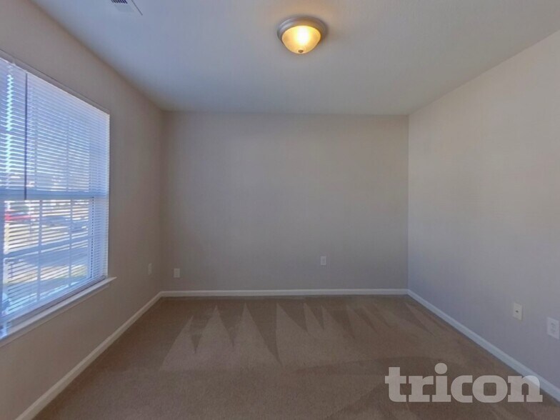 Building Photo - 2216 Gooseberry Rd
