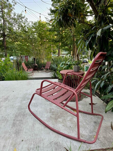 Building Photo - 2014 E 11th St