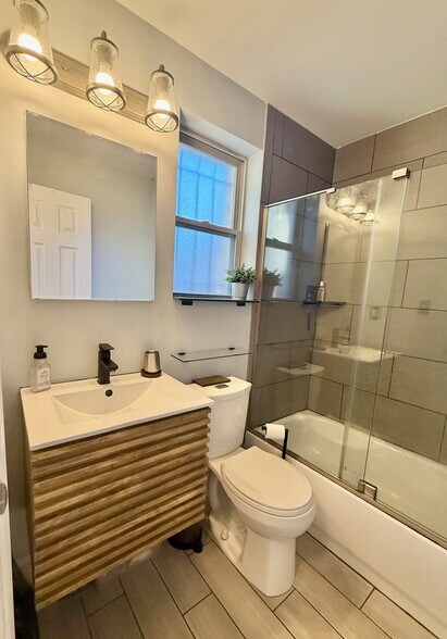 Building Photo - 1367 K St SE