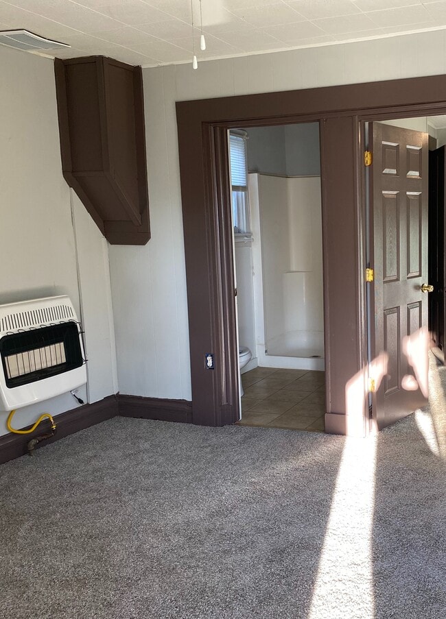 Building Photo - 362 N Line St