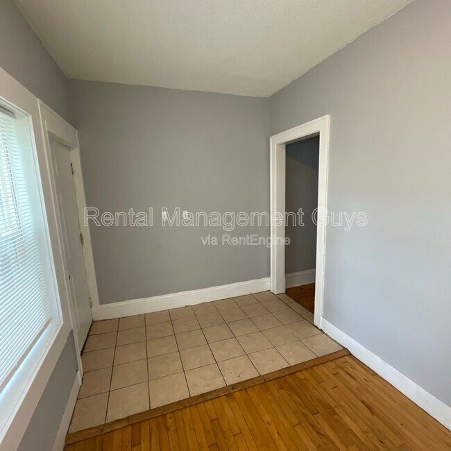 Building Photo - 2931 N Bryant Ave