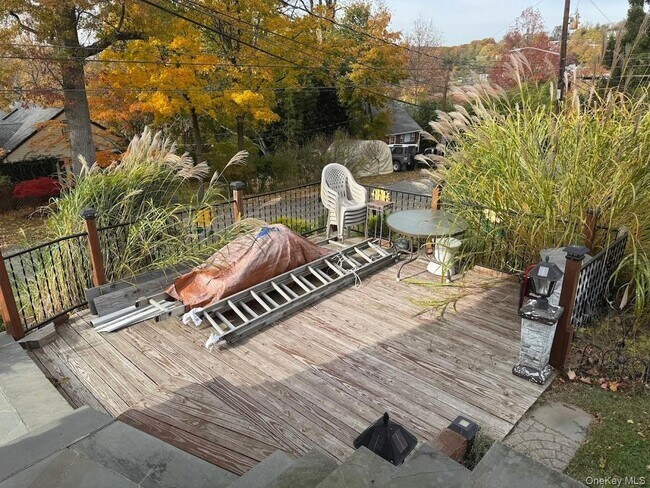 Building Photo - 5 Hall Ave