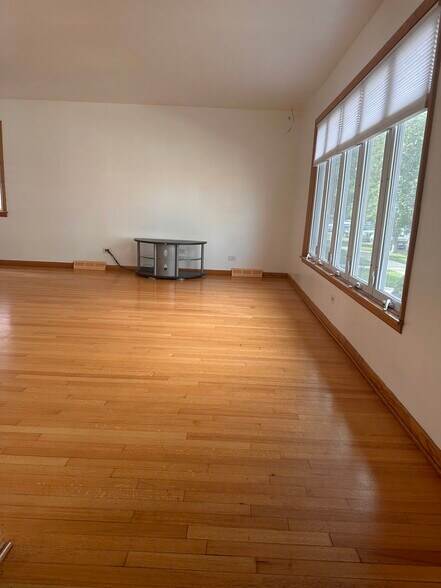 Living Room - 3935 N Odell Ave