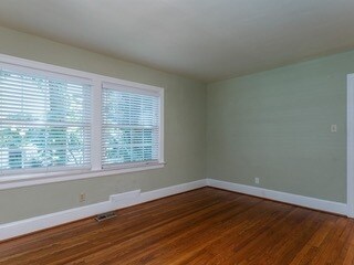 Building Photo - Great Location! One Bedroom Triplex in Cameron Village- Pet Friendly! Available August 10th!