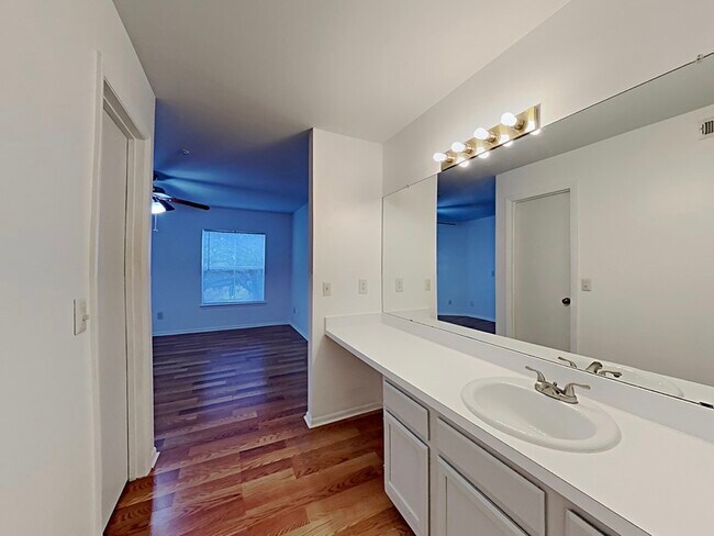 Building Photo - 490 N Pin Oak Pl