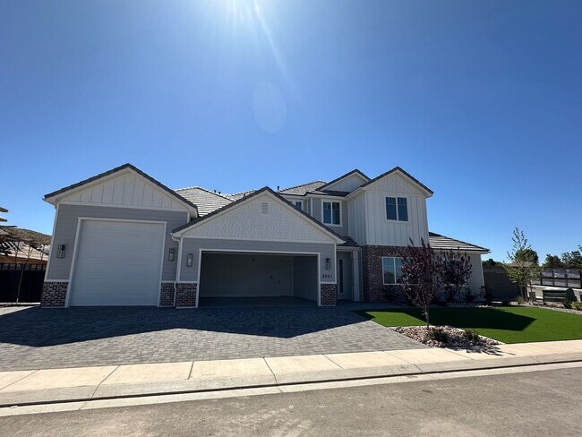 Building Photo - Stunning 5 Bedroom Home with Premium Upgrades Throughout