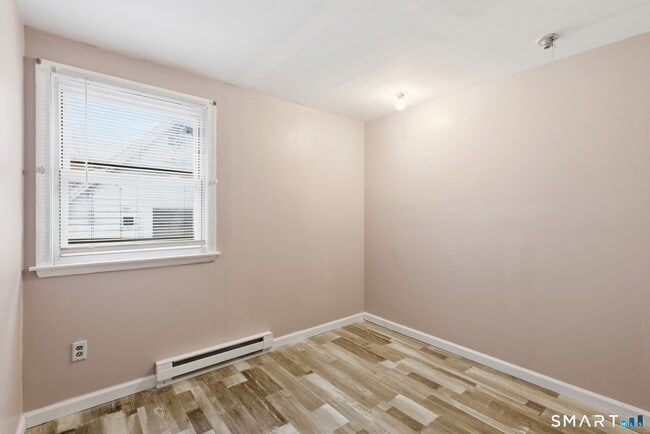 Building Photo - 44 E Cedar St