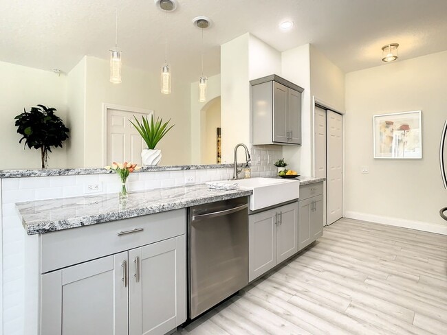 Building Photo - Beautifully Remodeled Citrus Park House