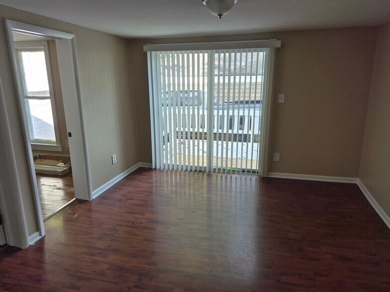 Building Photo - 407 1st St