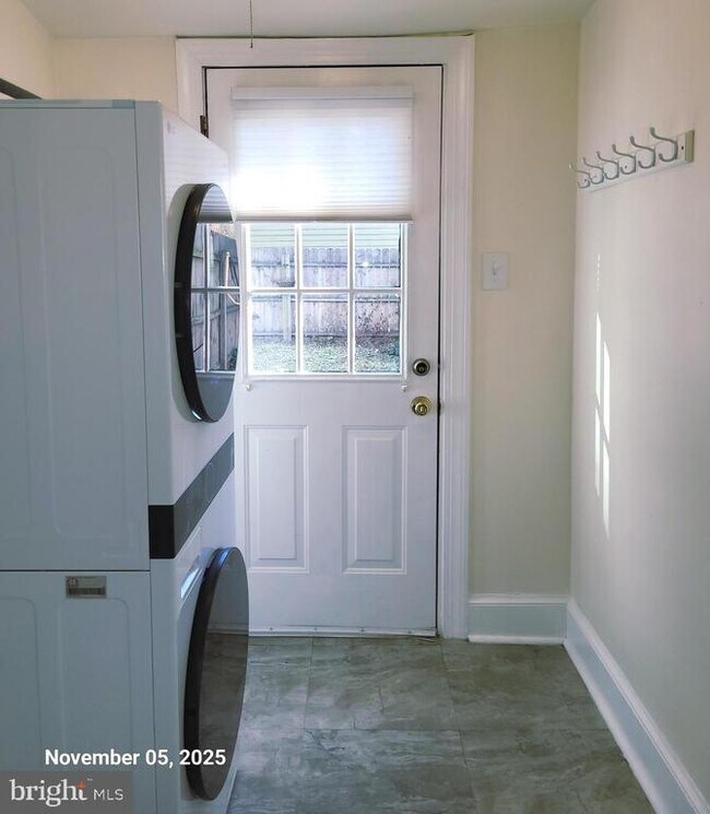 Building Photo - 316 Frederick St