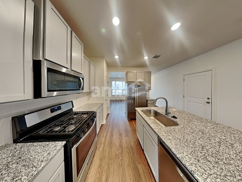 Building Photo - 2718 Wolfcreek