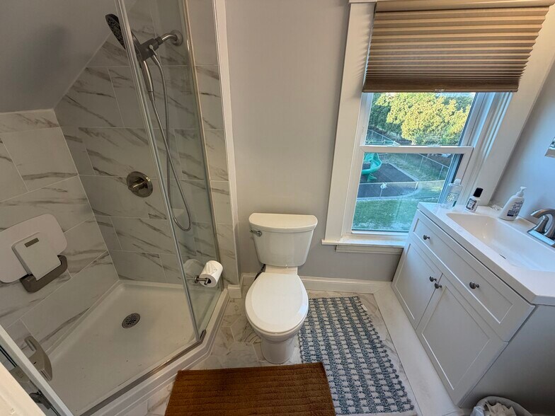 Building Photo - 262 Dunseith St