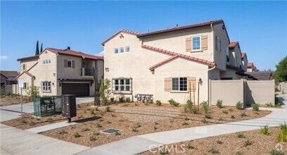 Building Photo - 961 E Phillips Blvd