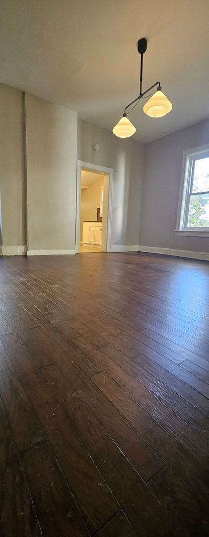 Building Photo - Large house with a nice layout welcome Home