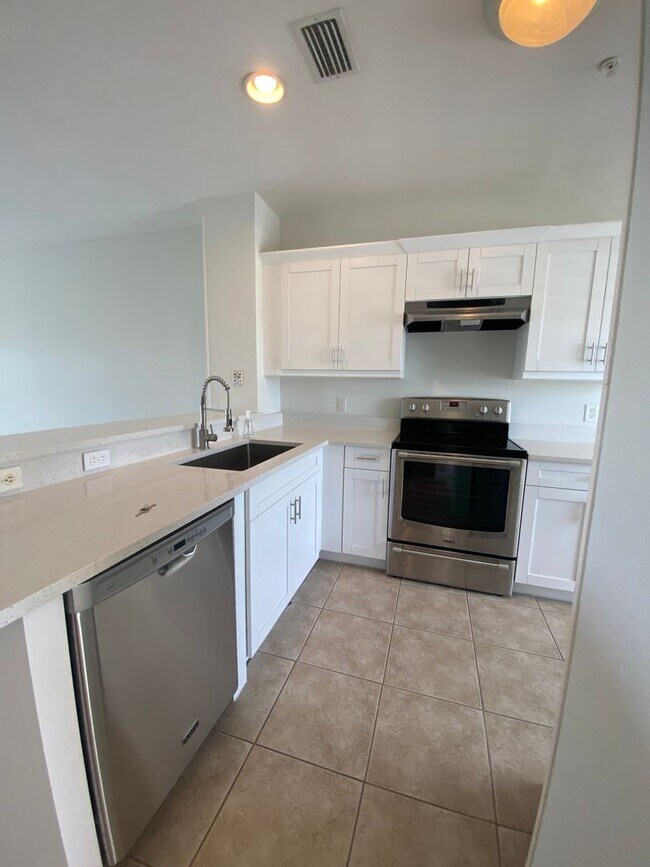 Building Photo - 2081 Willow Hammock Cir