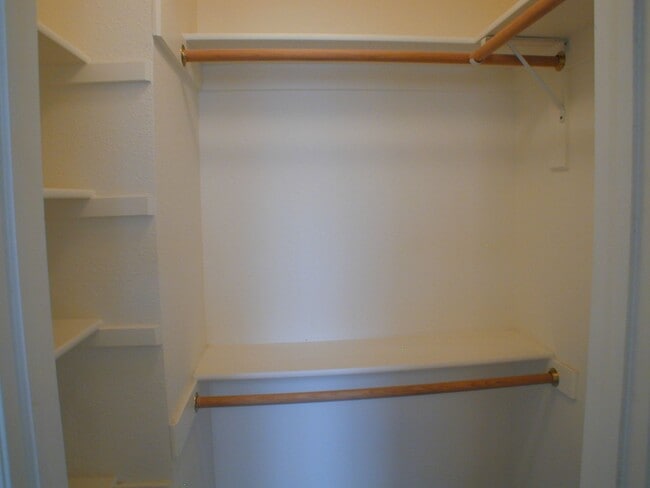 Building Photo - House For Lease