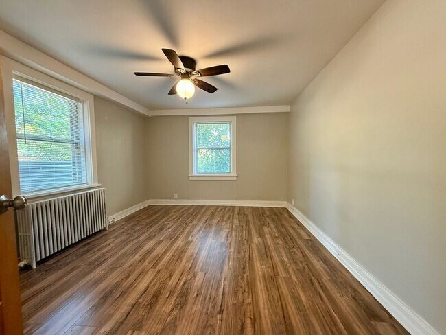 Building Photo - 1400 Kenmore Ave