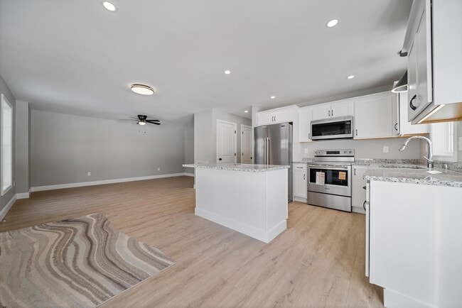 Building Photo - 142 S Main St