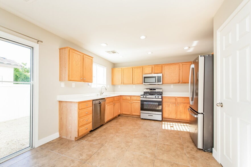 Building Photo - 10385 Adrianna Ave