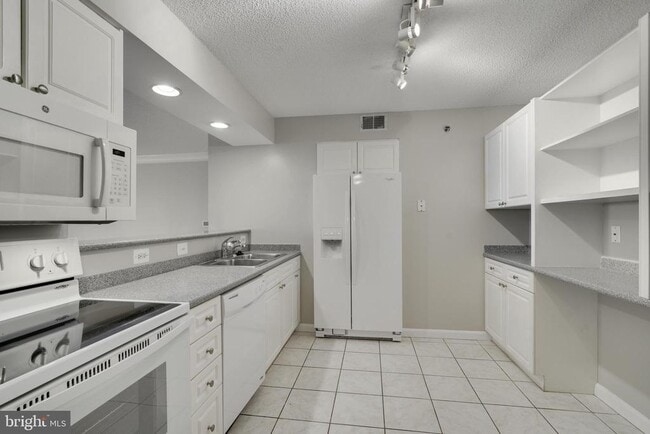 Building Photo - 2181 Jamieson Ave