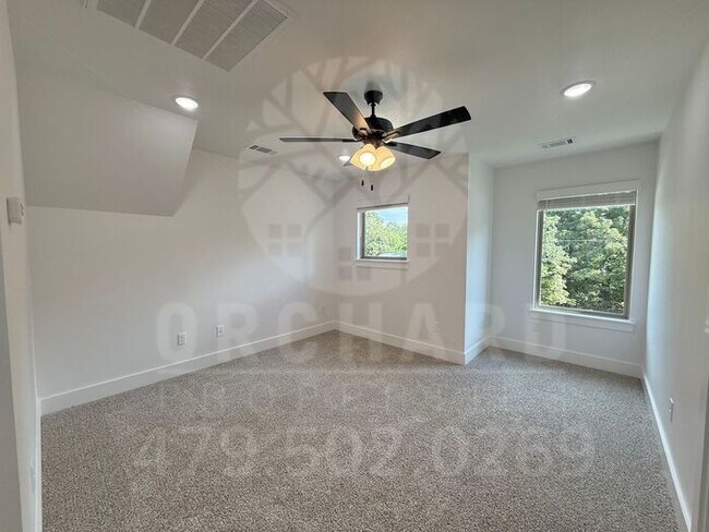 Building Photo - Bella Vista Single-Family Home- 3 Bed/ 2 B...
