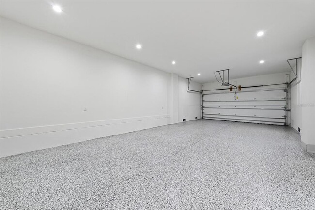 Building Photo - 2106 S Cortez Ave