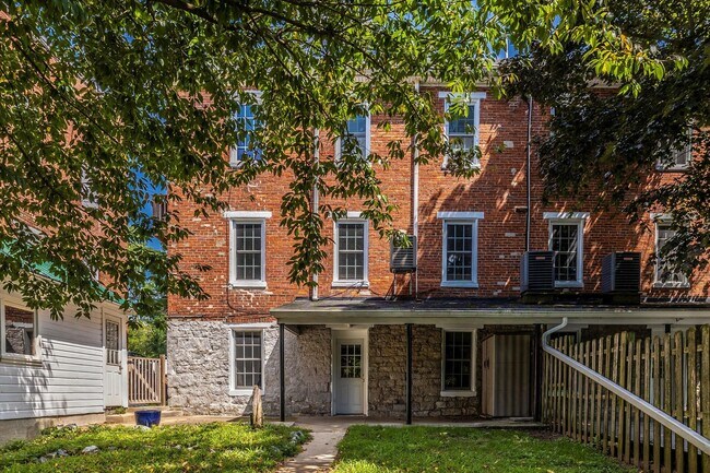 Building Photo - 4 S Westside Ave