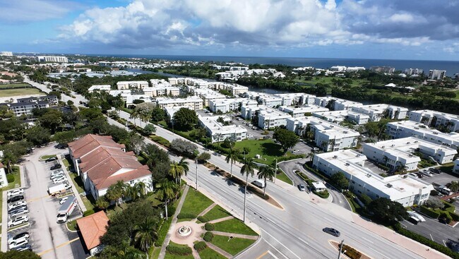 Building Photo - 401 Villa Cir