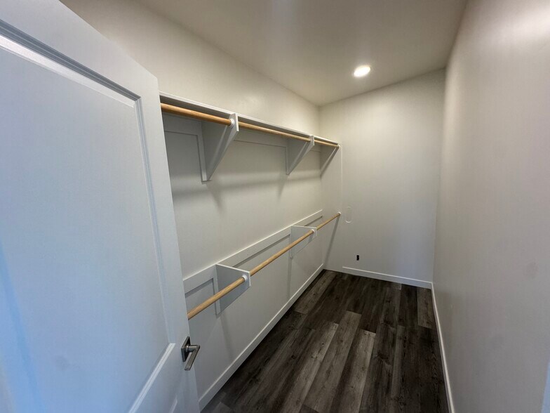 Building Photo - 3535 Hatteras Ave