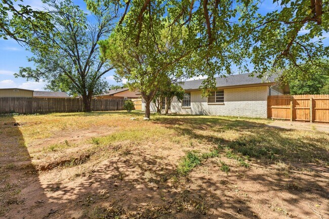 Building Photo - 3701 Englewood Ave