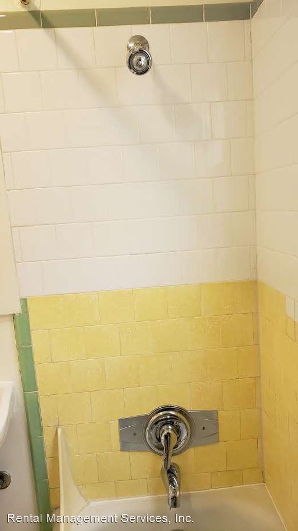 Building Photo - 3087 SE Ankeny St