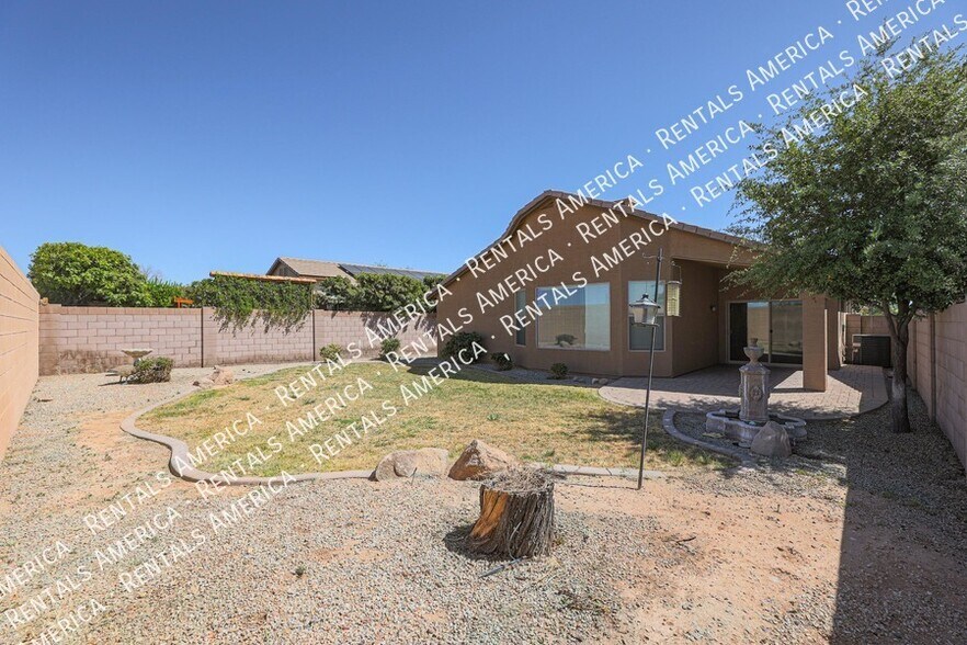 Building Photo - 3050 E Cherry Hills Pl