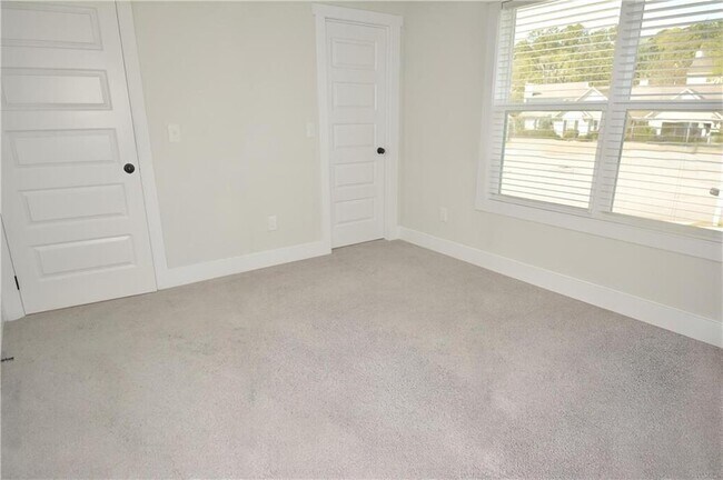 Building Photo - 45 Haddington Ct