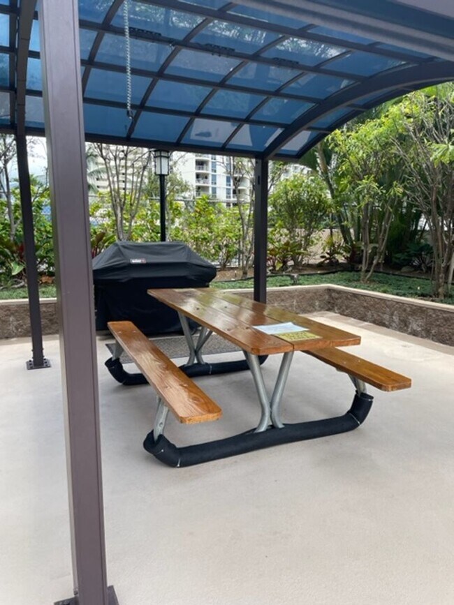 Building Photo - Available on 8/1/25, 600 sqft, 1 Bedroom, ...