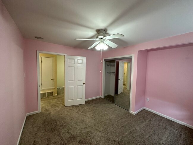 Building Photo - 1093 River Isle Dr