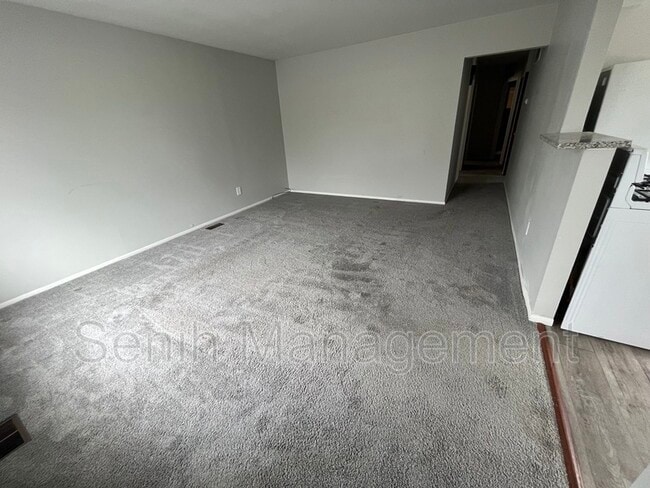 Building Photo - 3302 Greenfield Rd