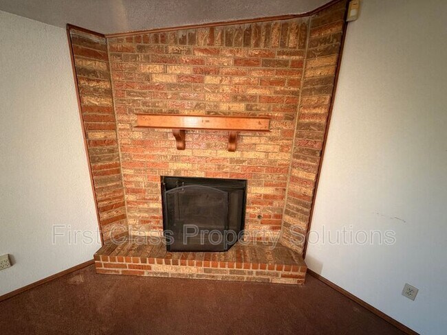 Building Photo - 8613 E Parkridge Dr