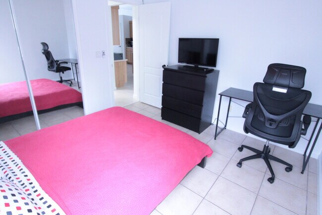 Building Photo - 2957 SW Collings Dr