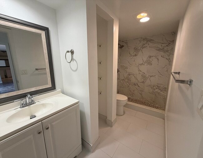 Building Photo - 731 Springdale Cir