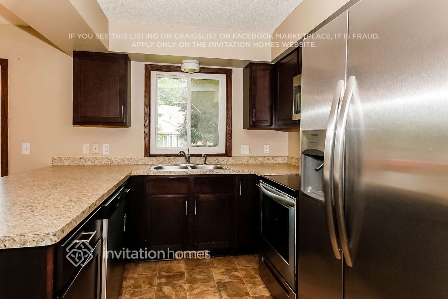 Building Photo - 4804 W Hidden Valley Dr