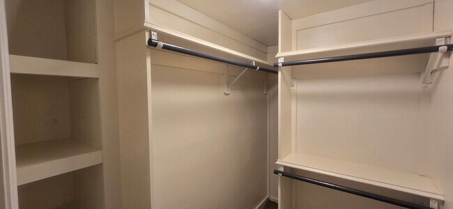 Building Photo - 3313 Fort Harrods Ct