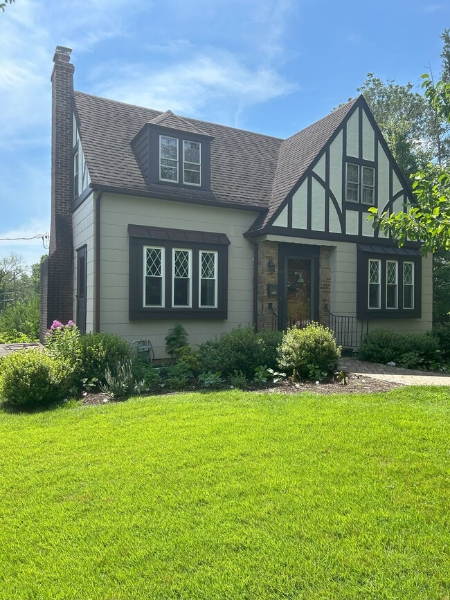 Building Photo - 1210 Fairview Ave