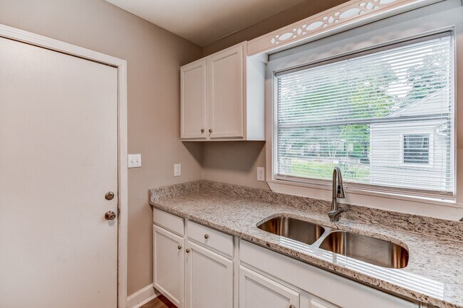 Building Photo - 4808 Court I