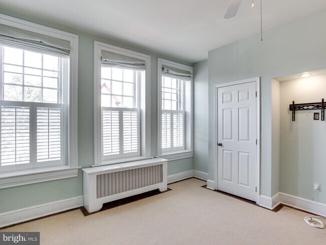 Building Photo - 1217 29th St NW