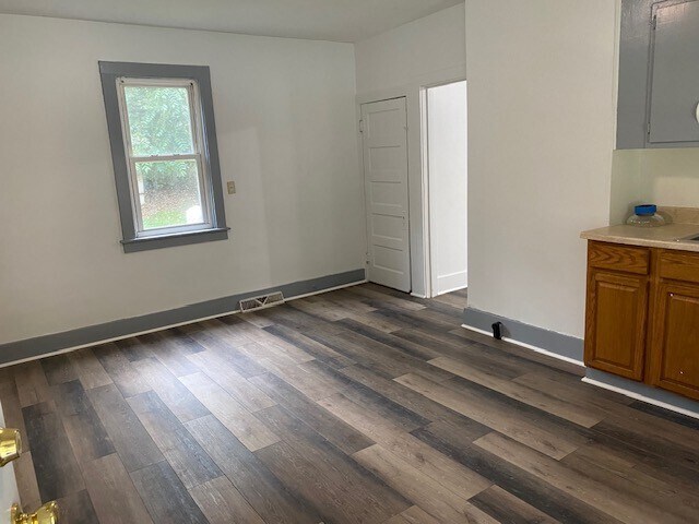 Building Photo - 1218 Lincoln Ave