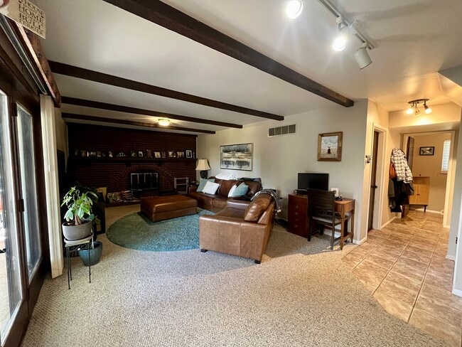 Building Photo - Beautiful 4 bed 2.5 bath in Hampden neighborhood!