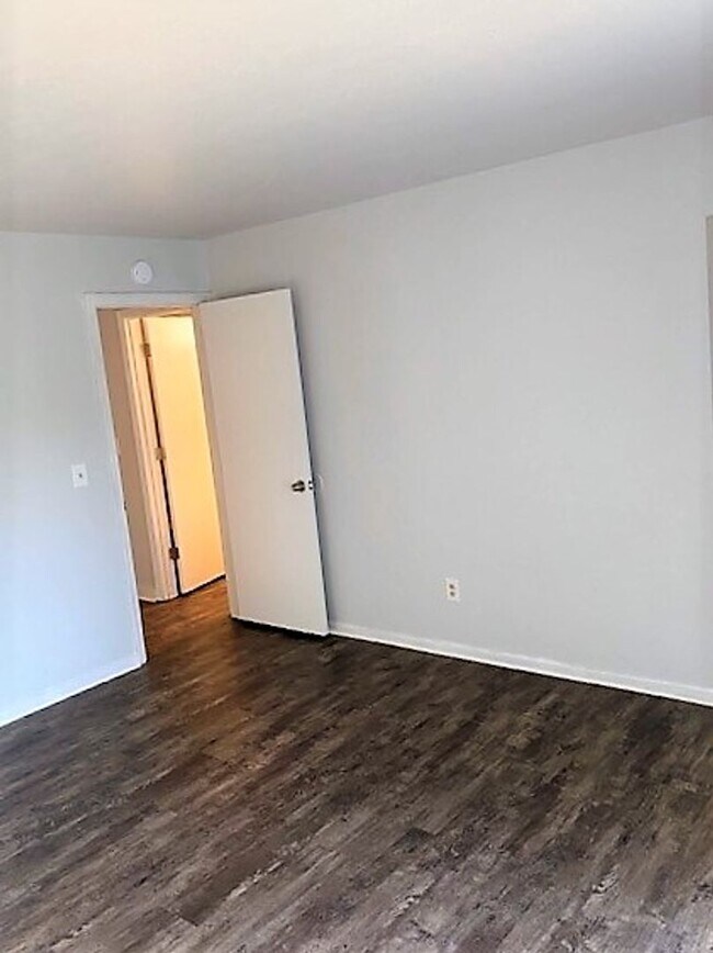 Building Photo - Nice Home in Enterprise Area!!