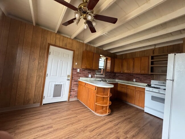 Building Photo - 1308 S Lea Ave